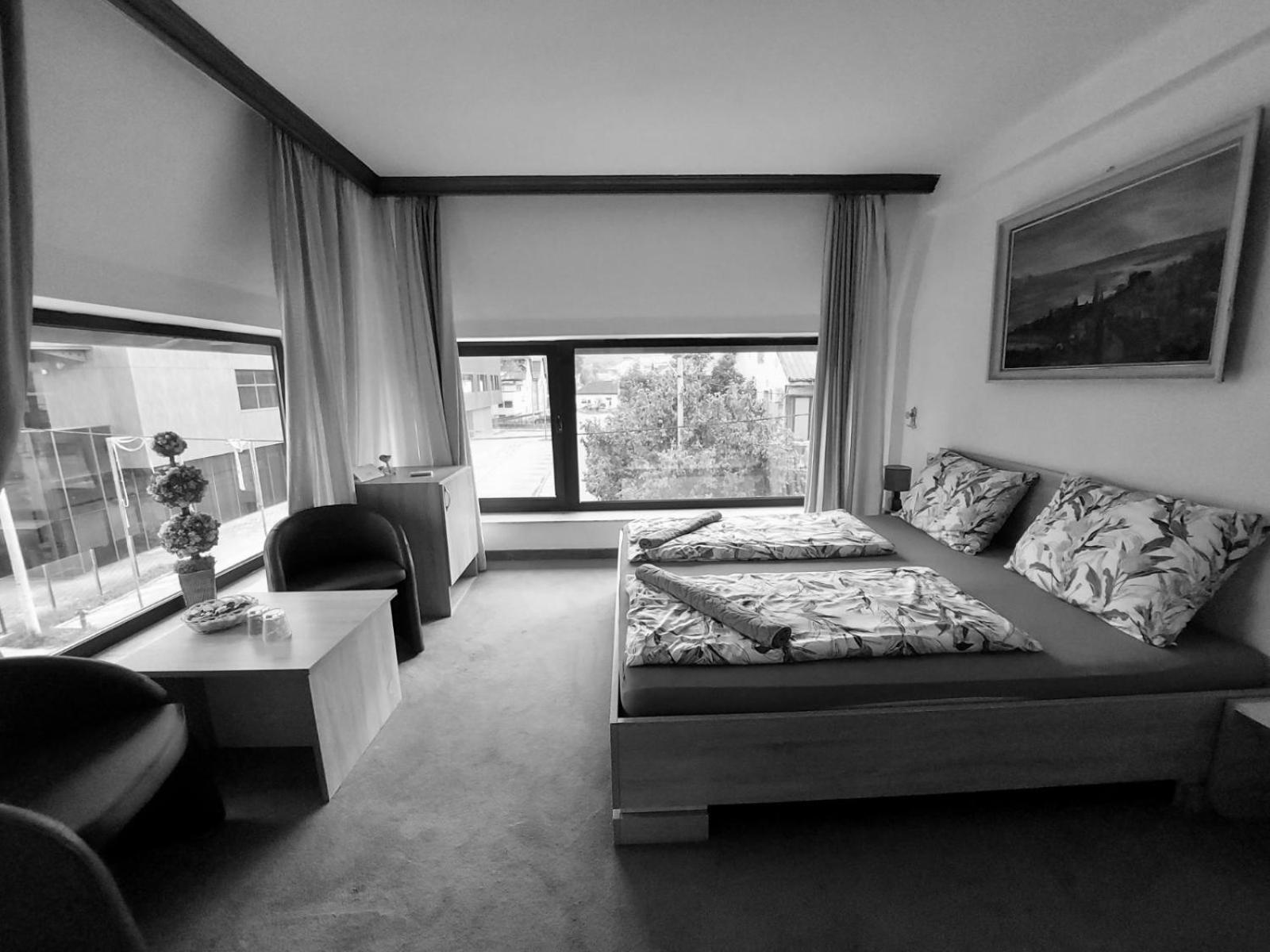 Bihać Hotel Irish מראה חיצוני תמונה